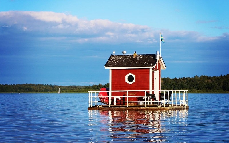 Sleeping underwater in Utter Inn Sweden