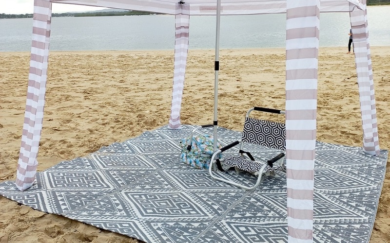 Sand-free beach mat